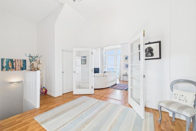 4 Cheyne Beach Apartments, Capstone Crescent, Ilfracombe photo 3