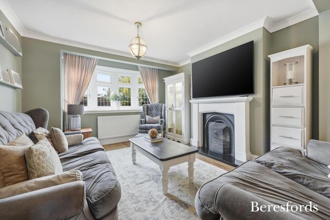 6, Witham Gardens, Brentwood photo 3