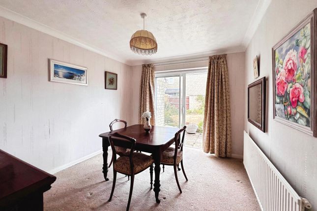22, Bloxham Road, Worcestershire photo 3