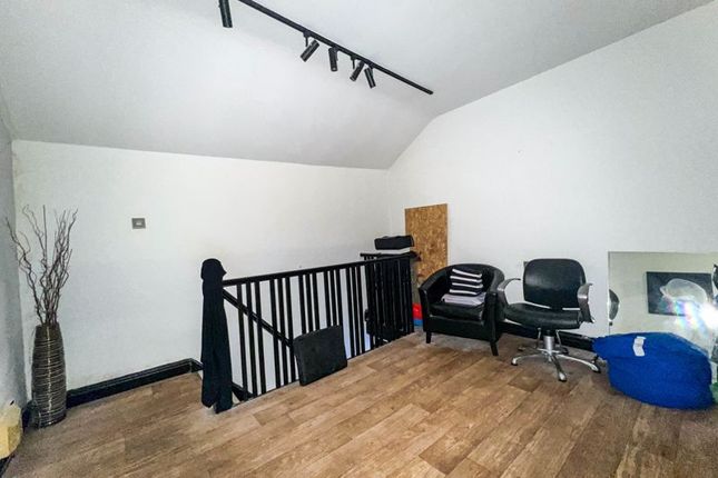 6A, New Hall Lane, Bolton photo 3