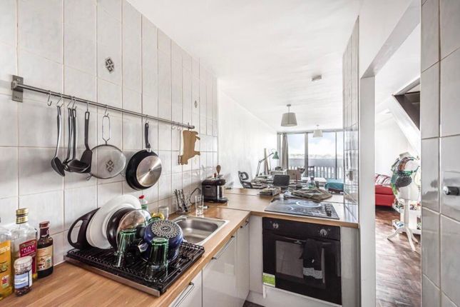 Flat for sale in Finchley Road, London