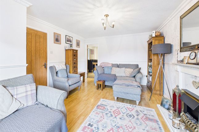 19, Haslette Way, Cheltenham photo 3