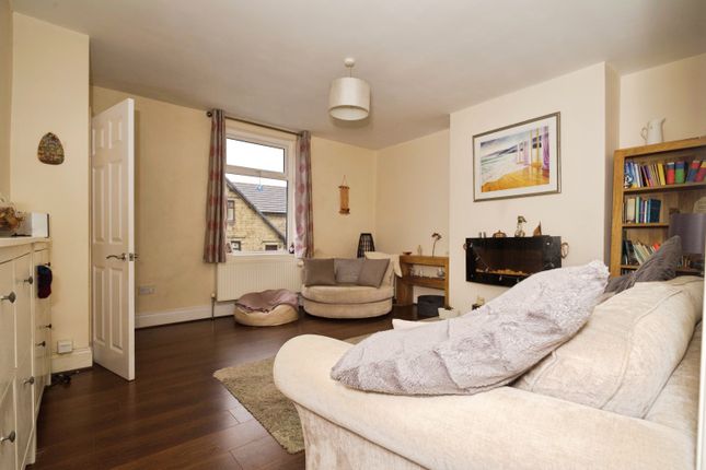 5, Woodside Road, Huddersfield photo 2