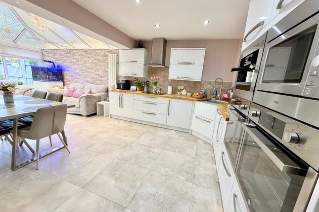 20 Clos Afon Llwyd, Pontypool photo 3