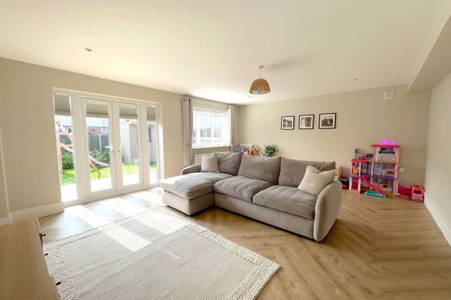 Orchard Row,4, High Street, Sheerness photo 3