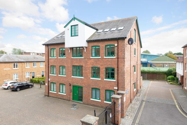 Flat to rent in Holters Mill, The Spires, Canterbury