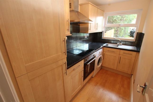 Maisonette to rent in Avonbank Close, Walkwood, Redditch