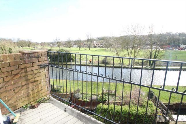 17, River Park, Hemel Hempstead photo 4