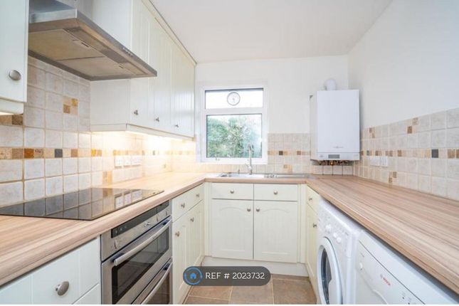 Thumbnail Flat to rent in Beechwood Road, High Wycombe