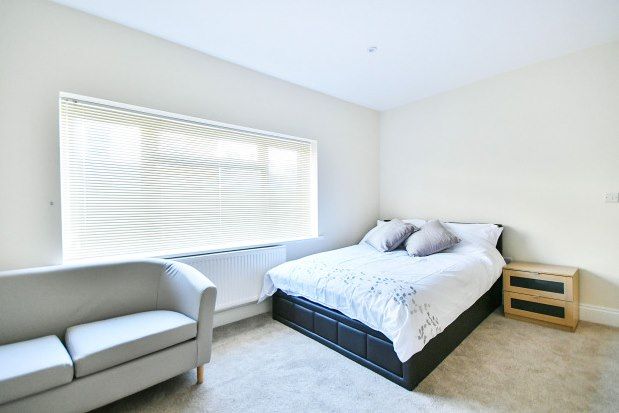 12 Redcliffe Street Swindon Sn2 Room To Rent 50614288