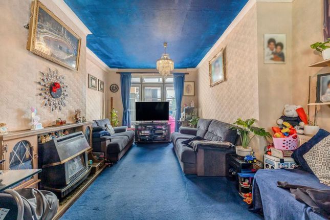 Semi-detached house for sale in Kingsway, Hayes