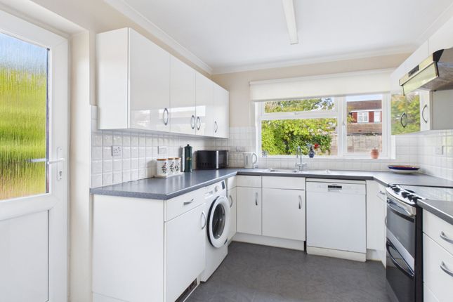 52, Chessfield Park, Amersham photo 3