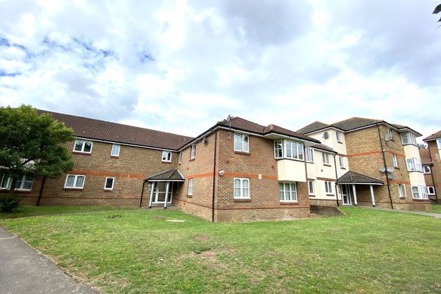 Thumbnail Flat to rent in Stirling Grove, Hounslow, Greater London