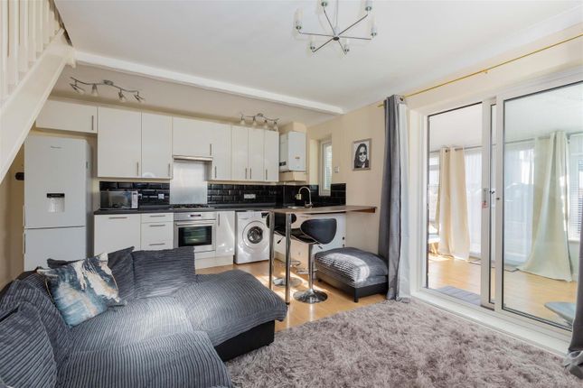 26, Haig Drive, Slough photo 2