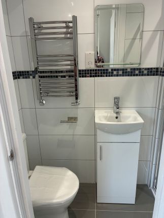 Flat 2, 7, Clifton Road, Slough photo 3