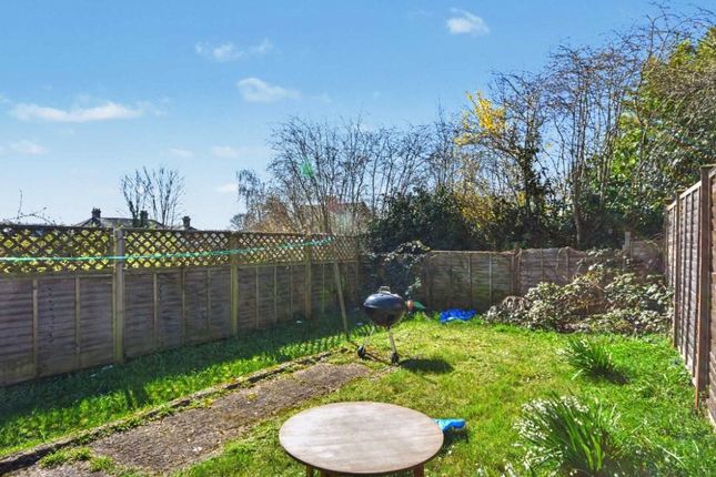 39, St. James Avenue, Surrey photo 2
