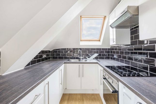 Flat 16, 21, Streatham Common North, London photo 2