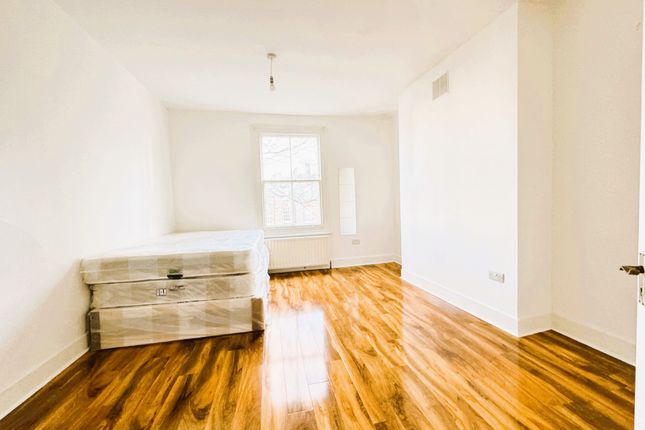 Flat to rent in Romola Road, London