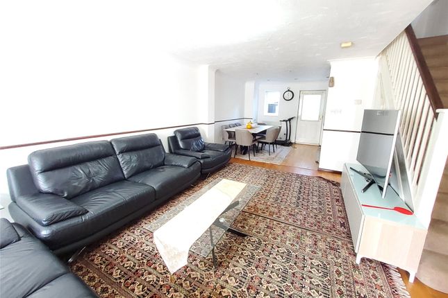 20, Brockleyside, Stanmore photo 2