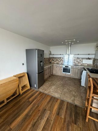 69, Kenilworth Court, Coventry photo 5