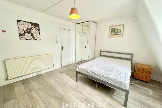 Room D, first floor, 807, High Road, North Finchley, London photo 4