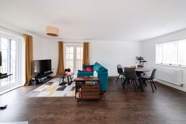 Flat for sale in Franklin Gardens, Didcot