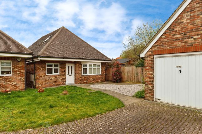 Thumbnail Bungalow for sale in Romany Close, Letchworth Garden City