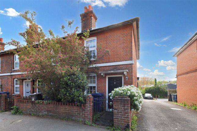 End terrace house to rent in East Street, Farnham, Surrey