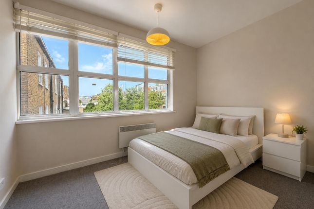 Flat 2,189-193, Earls Court Road, Earls Court photo 3