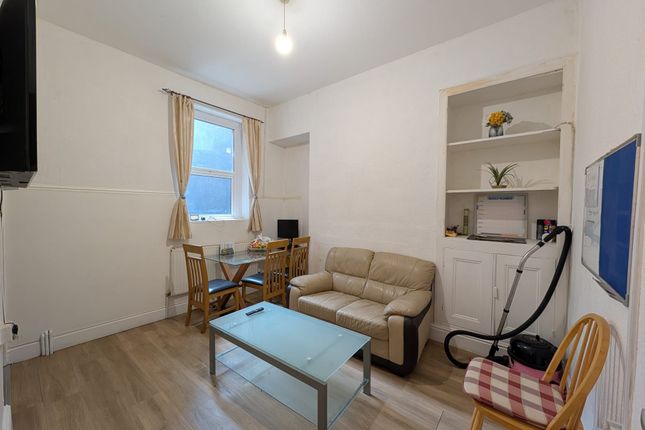 Room 5, 139 King Edwards Road, Swansea photo 2