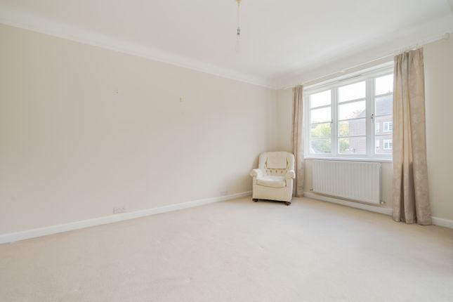 Flat 90, Exeter House, Putney Heath, London photo 4