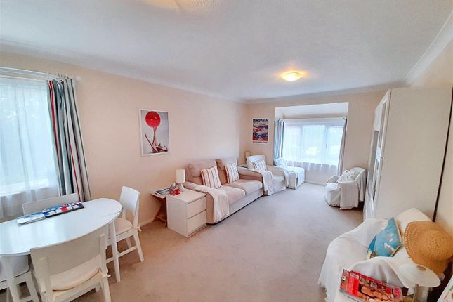 Flat 11 Meadow Court, Priestley Way, Bognor Regis photo 3