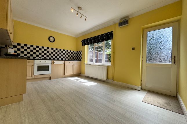 100, Harrowby Lane, GRANTHAM photo 3