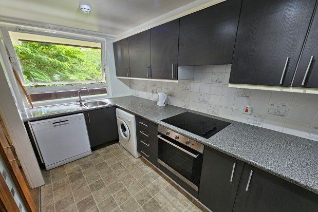 Flat to rent in Grange Vale Leith Towers, Sutton
