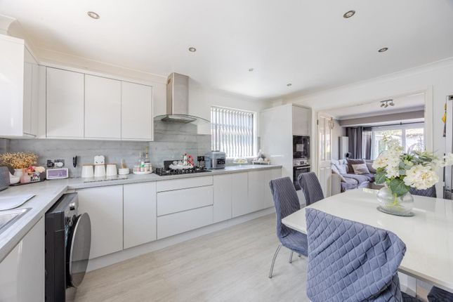 28, Watkins Way, Shoeburyness photo 3