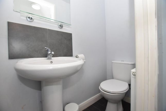 Room 1, 12, Infirmary Road, Chesterfield photo 4