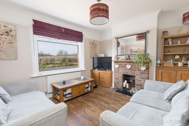 4 Weatherhill Cottages Hathersham Close, Horley photo 4