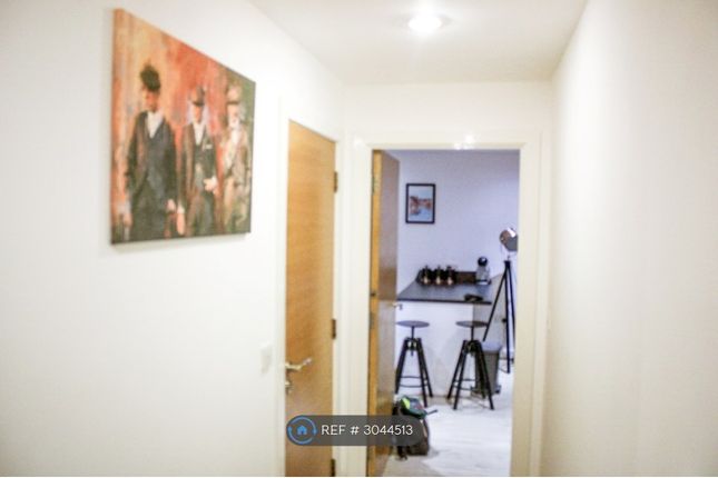 Apartment, Canal Wharf Waterfront Walk, Birmingham photo 4