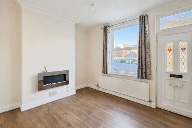 7, Woodleigh Avenue, Leeds photo 2