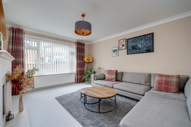 10, Roman Avenue, Huddersfield photo 2