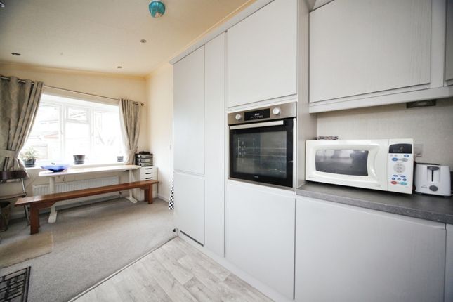 19, Beechwood Park, Luton photo 3
