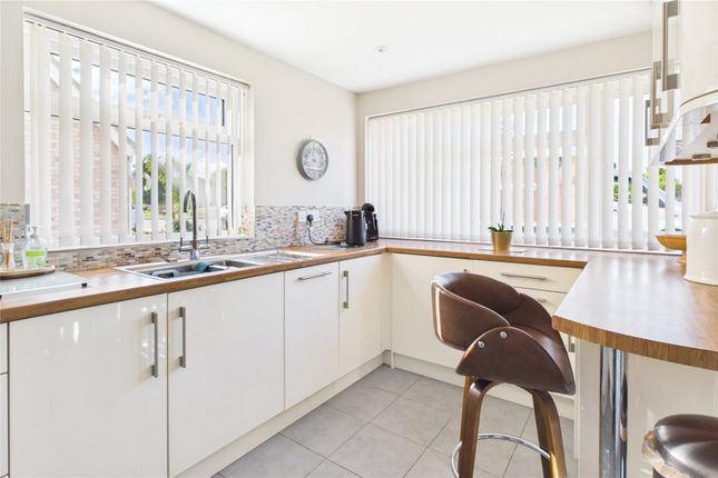 18, Terncliff, Swindon photo 4