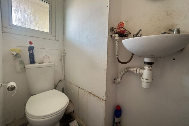 90 Convent Way, SOUTHALL photo 5