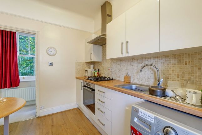 30a,Flat B, Mitcham Park, Mitcham photo 4