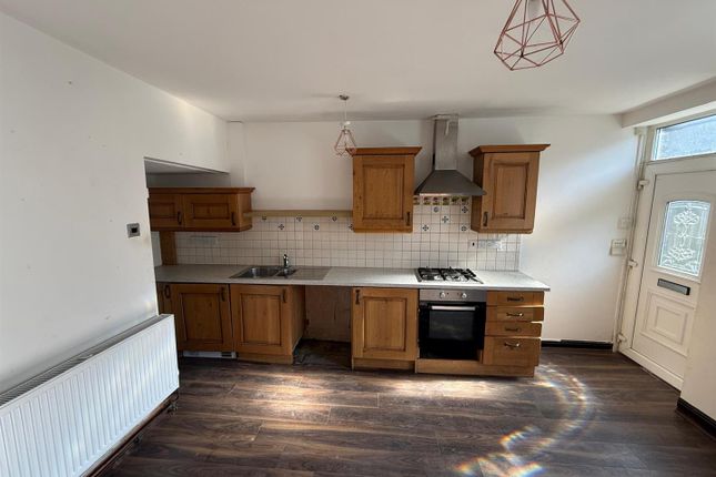 12, Junction Row, Bradford photo 4