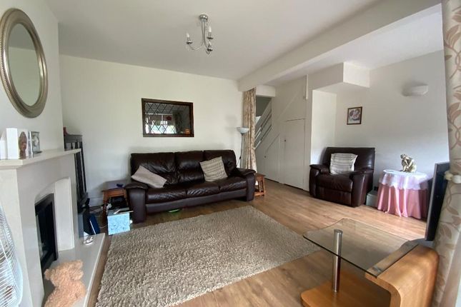 7 Benhurst Avenue, Elm Park, Hornchurch photo 3