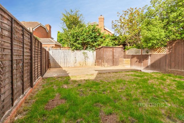 19, Stonebridge Field, Windsor photo 3