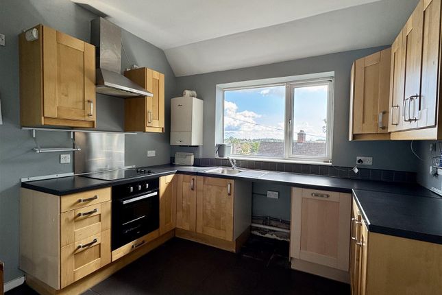 9, Wye Crescent, Chepstow photo 2