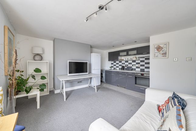 Flat Flat 5, Lambrook House, Church Street, Wincanton photo 4