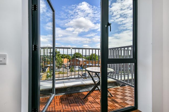 Room 4, Amaya House, 133a, George Lane, South Woodford photo 2